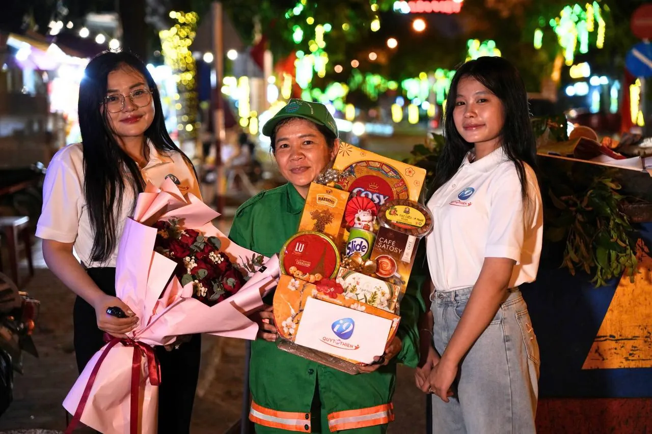 Gửi email hỗ trợ đến ue9